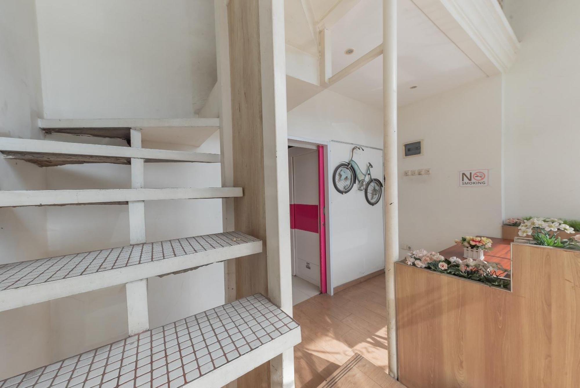 Reddoorz Hostel At Kiara Cozy Kircon Bandung Kültér fotó