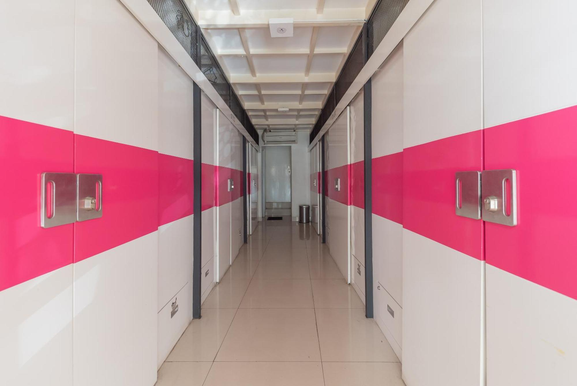 Reddoorz Hostel At Kiara Cozy Kircon Bandung Kültér fotó
